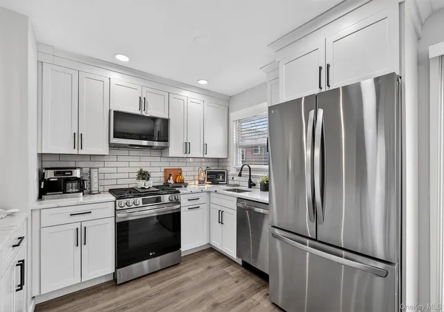 Listing Photo 5 - Condo for sale in building located at 35 Bon Aire Cir, Suffern, NY 10901 - Unit #8116
