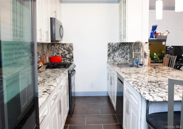 2nd image of 199 18 16th Ave #2-5, Whitestone, NY 11357 | MLS# 974524