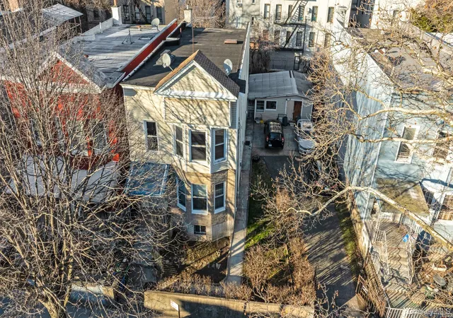 26th image of 675 E 223rd St, New York, NY 10466 | MLS# 974533