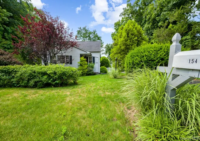 Photo 2 of Sale Pending at 154 Cedar Rd E, Brookhaven, NY 11951 | MLS# 974553 | Listing updated on 2026-09-02
