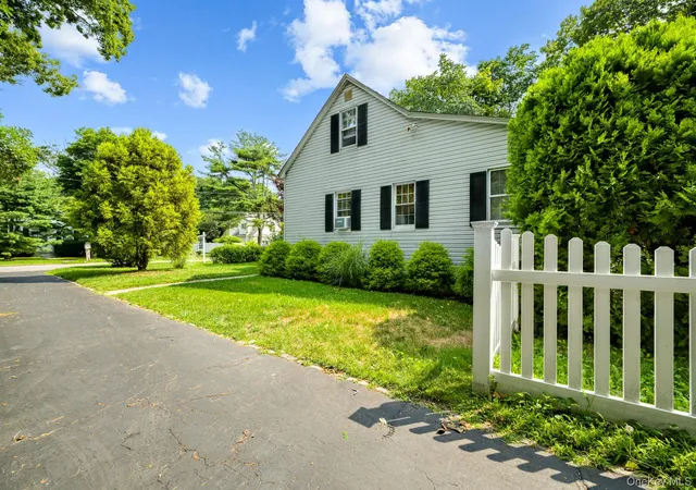 Photo 4 of Sale Pending at 154 Cedar Rd E, Brookhaven, NY 11951 | MLS# 974553 | Listing updated on 2026-09-02