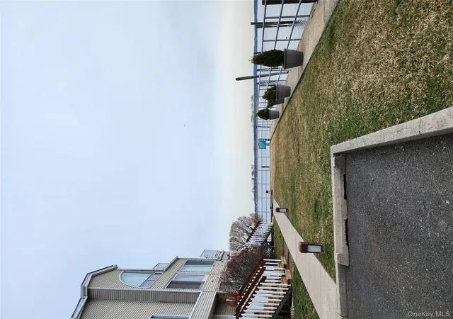 2nd image of 5 Lndg Wy, New York, NY 10464