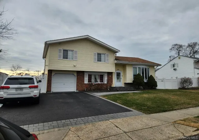 Photo 2 of Single family home for sale at 160 Bark Ave, Islip, NY 11722 | MLS# 974590 | Listing updated on 2026-04-26