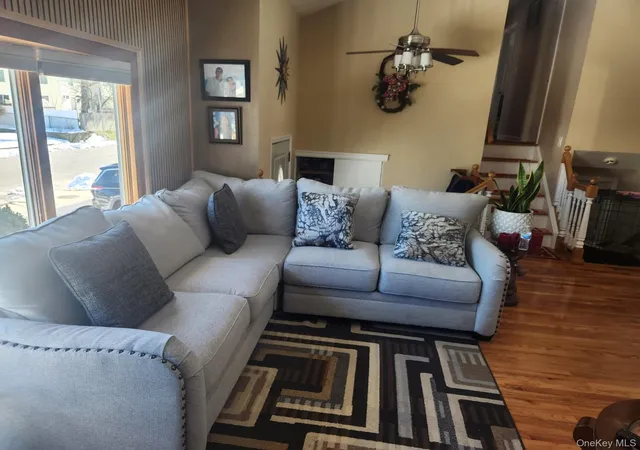 Photo 3 of Single family home for sale at 160 Bark Ave, Islip, NY 11722 | MLS# 974590 | Listing updated on 2026-04-26