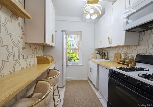 Listing Photo 5 - Condo for sale in building located at 147-15 Vlg, New York, NY 11435 - Unit #31GD