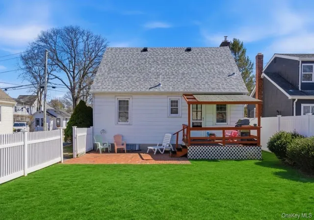 2nd image of 126 Grant St, Huntington, NY 11721 | MLS# 974598