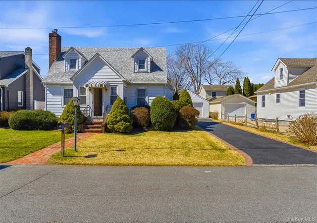 3rd image of 126 Grant St, Huntington, NY 11721 | MLS# 974598