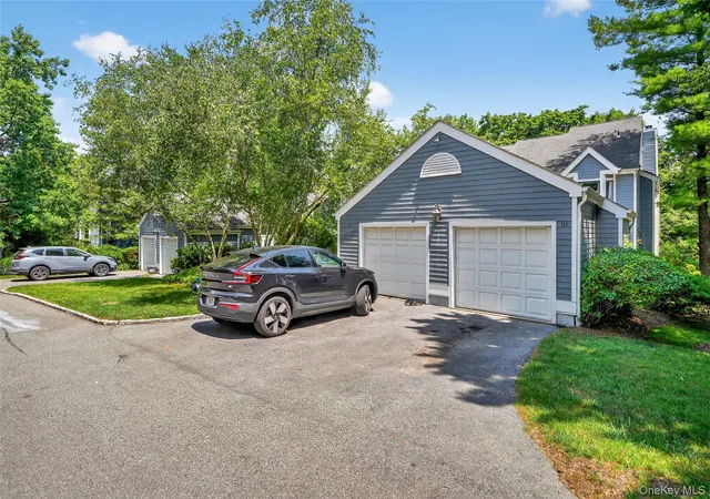 Homes for sale in Greenburgh, NY | 116 Valleyview Rd, Greenburgh, NY 10533 | MLS# 974599