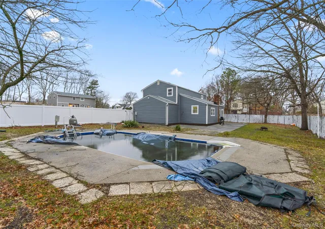29th image of 1 Linden St, Coram, NY 11727 | MLS# 974663