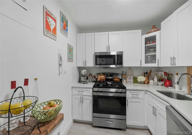 Photo 3 of House for sale at 1020 Grand Concourse #6M, New York, NY 10451 | MLS# 974839 | Listing updated on 2026-09-08