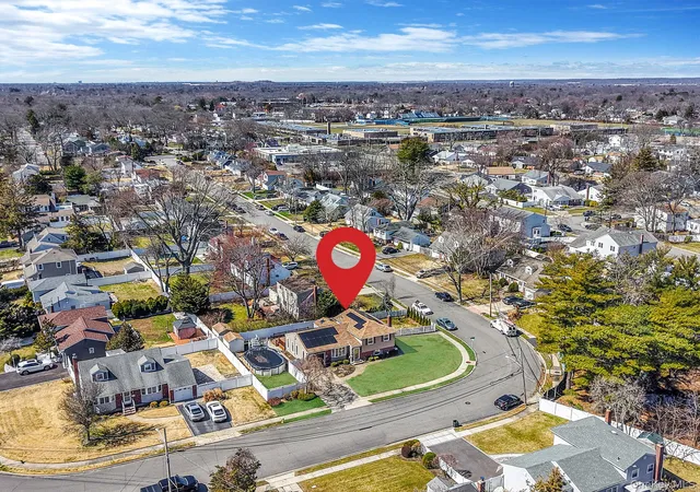 Photo 3 of Sale Pending at 18 Wendorf Ct, Babylon, NY 11703 | MLS# 974923 | Listing updated on 2026-07-31