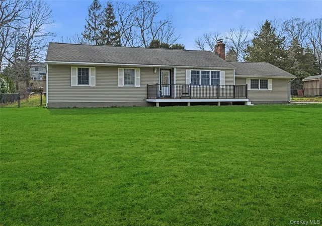 Photo 3 of Sale Pending at 8 Kemswick Dr, Brookhaven, NY 11790 | MLS# 974935 | Listing updated on 2026-09-19
