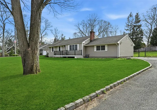 Photo 3 of Sale Pending at 8 Kemswick Dr, Brookhaven, NY 11790 | MLS# 974935 | Listing updated on 2026-09-19