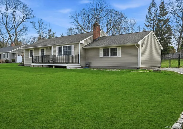 Photo 4 of Sale Pending at 8 Kemswick Dr, Brookhaven, NY 11790 | MLS# 974935 | Listing updated on 2026-09-19