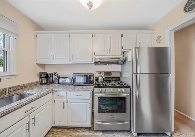 4th image of 141 Conerty St, Islip, NY 11717 | MLS# 974958