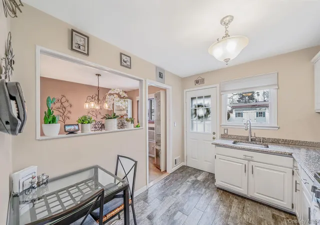 5th image of 141 Conerty St, Islip, NY 11717 | MLS# 974958