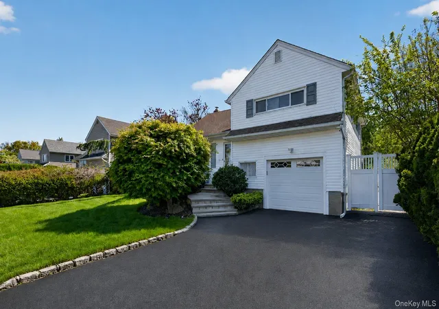 Photo 1 of Sale Pending at 9 Marilyn Blvd, Plainview, NY 11803 | MLS# 974983 | Listing updated on 2026-09-19