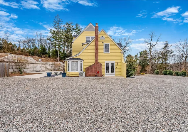 3rd image of 195 Cedar Swamp Rd, Oyster Bay, NY 11545 | MLS# 975020