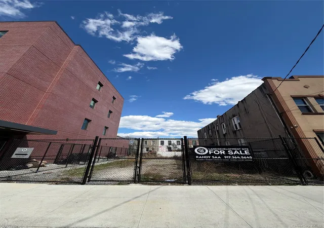 2nd image of 465 Cleveland St, Brooklyn, NY 11208 | MLS# 975085