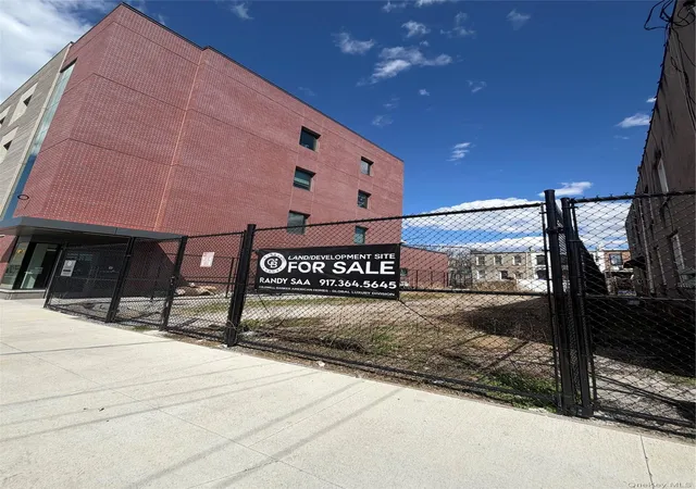 3rd image of 465 Cleveland St, Brooklyn, NY 11208 | MLS# 975085