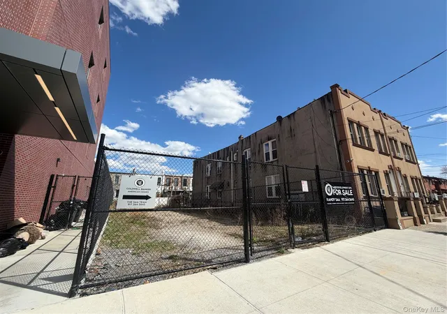 4th image of 465 Cleveland St, Brooklyn, NY 11208 | MLS# 975085