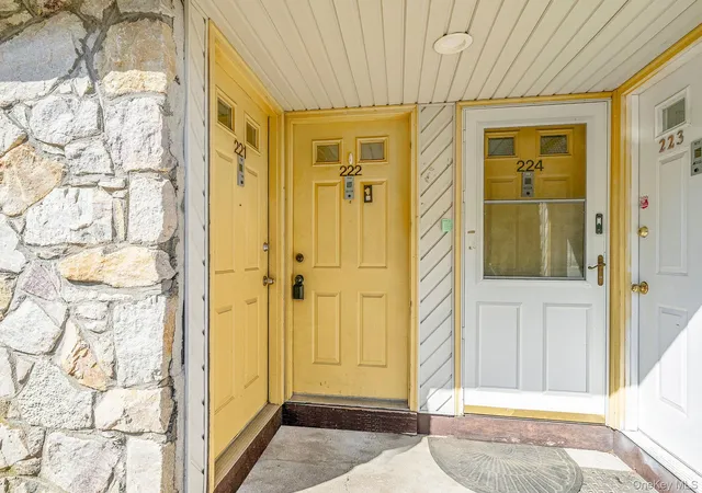 Photo 3 of Sale Pending at 222 Pointe Cir N #2, Brookhaven, NY 11727 | MLS# 975130 | Listing updated on 2026-06-19