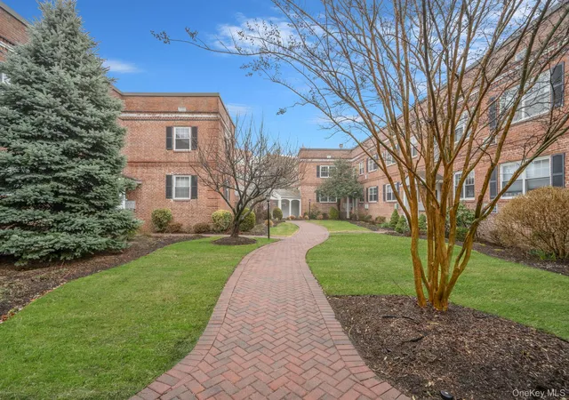 3rd image of 51 Lincoln Ave, Hempstead, NY 11570
