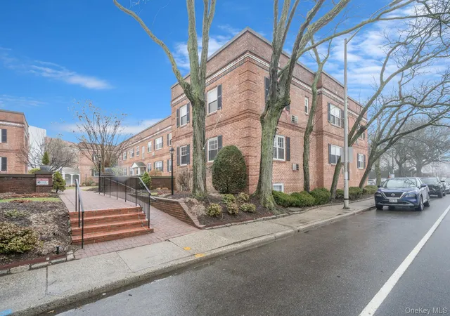 4th image of 51 Lincoln Ave, Hempstead, NY 11570