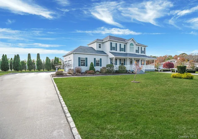 3rd image of 20 Dogwood Ln, East Moriches, NY 11940 | MLS# 975140