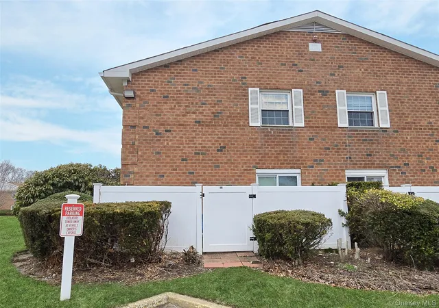 12th image of 460 Old Town Rd #5B, Brookhaven, NY 11772 | MLS# 975157