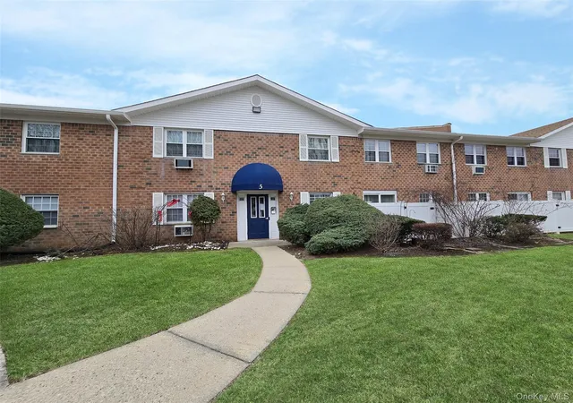 1st image of 460 Old Town Rd #5B, Brookhaven, NY 11772 | MLS# 975157