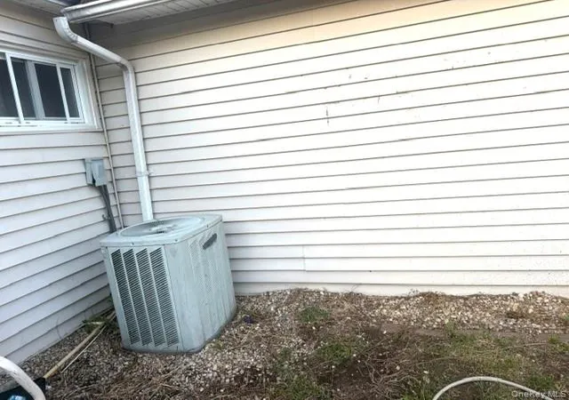 9th image of 30 Tamarack St, Islip, NY 11722 | MLS# 975191