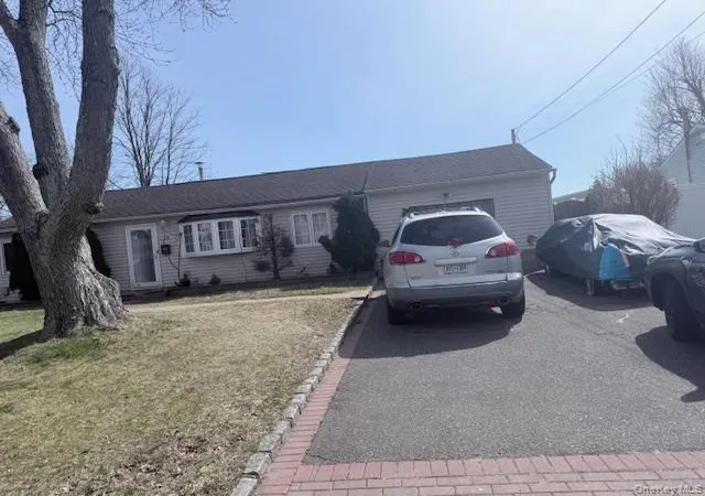 2nd image of 30 Tamarack St, Islip, NY 11722 | MLS# 975191