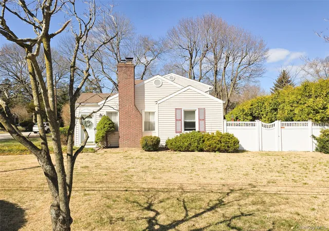 2nd image of 43 Fort Hill Rd, Huntington, NY 11743 | MLS# 975222