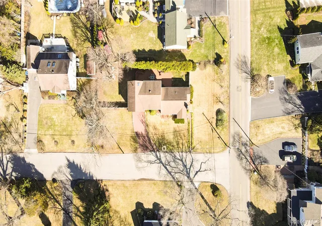 26th image of 43 Fort Hill Rd, Huntington, NY 11743 | MLS# 975222