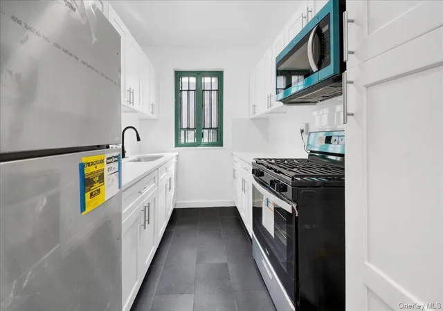 2nd image of 1569 Metropolitan Ave, New York, NY 10462