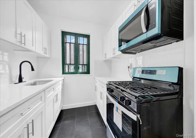3rd image of 1569 Metropolitan Ave, New York, NY 10462