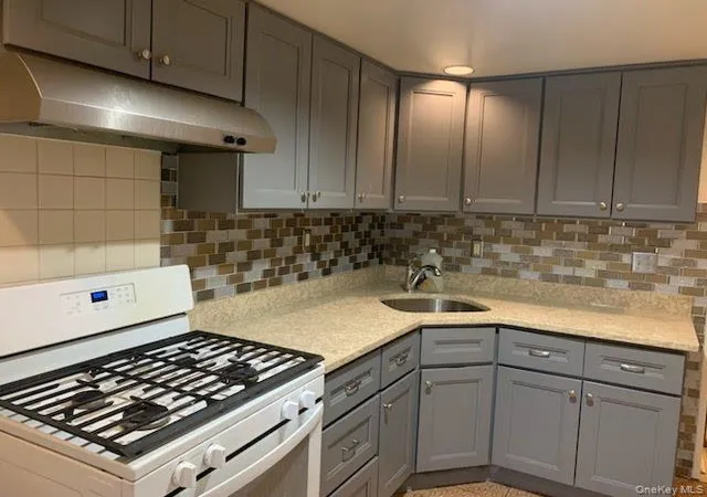 Photo 3 of Sale Pending at 11433 204th Street, New York, NY 11412 | MLS# 975255 | Listing updated on 2026-08-17