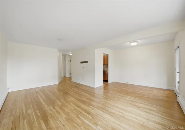 3rd image of 667 Pelham Rd, New Rochelle, NY 10801