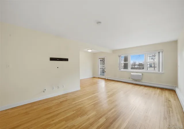 4th image of 667 Pelham Rd, New Rochelle, NY 10801