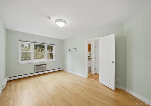 5th image of 667 Pelham Rd, New Rochelle, NY 10801