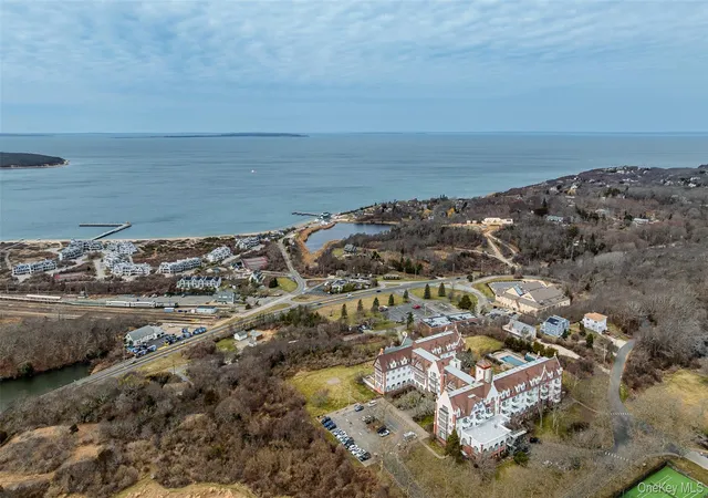 Listing Photo 2 - Condo for sale in building located at 236 Edgemere St, East Hampton, NY 11954 - Unit #314