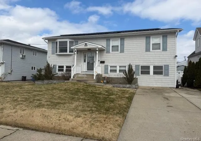 1st image of 16 W Marine Ave, Lindenhurst, NY 11757 | MLS# 975302