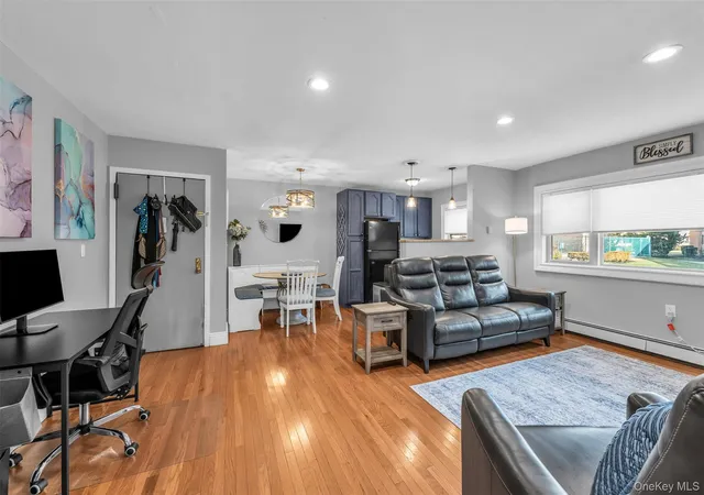 3rd image of 4 Rose St, Hempstead, NY 11572