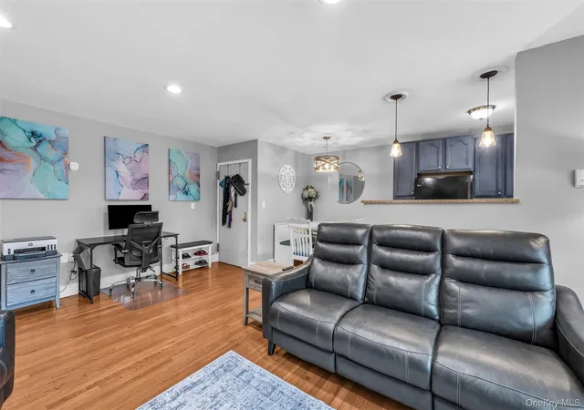 4th image of 4 Rose St, Hempstead, NY 11572