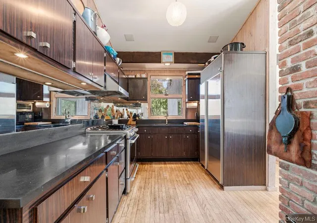 Photo 4 of Sale Pending at 27 Atterbury Rd, Southampton, NY 11968 | MLS# 975324 | Listing updated on 2026-09-12