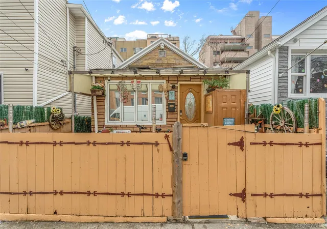 Photo 2 of Single family home for sale at 1120 Banner Ave, New York, NY 11235 | MLS# 975372 | Listing updated on 2026-04-09