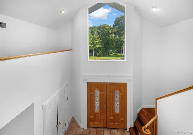 Photo 4 of Sale Pending at 90 Belvedere Dr, Oyster Bay, NY 11791 | MLS# 975394 | Listing updated on 2026-07-02