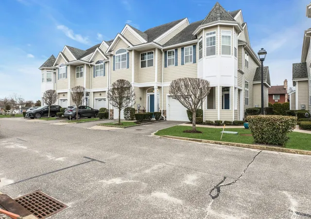 4th image of 123 Jackie Ct, Patchogue, NY 11772 | MLS# 975429