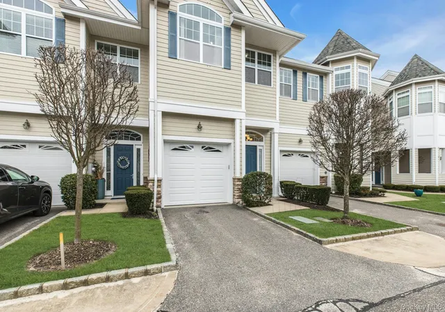 5th image of 123 Jackie Ct, Patchogue, NY 11772 | MLS# 975429